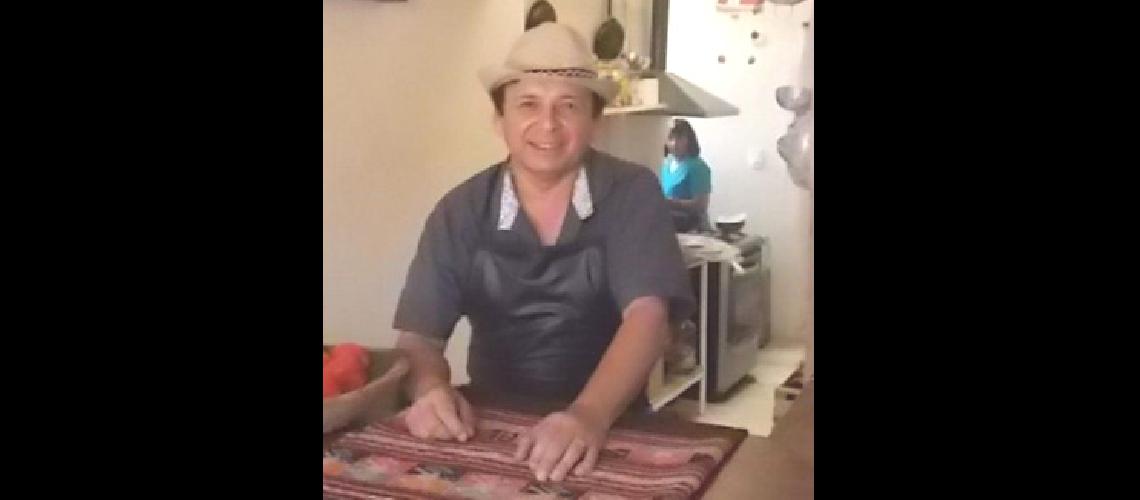 Eduardo Escobar espera a los copleros en Tilcara