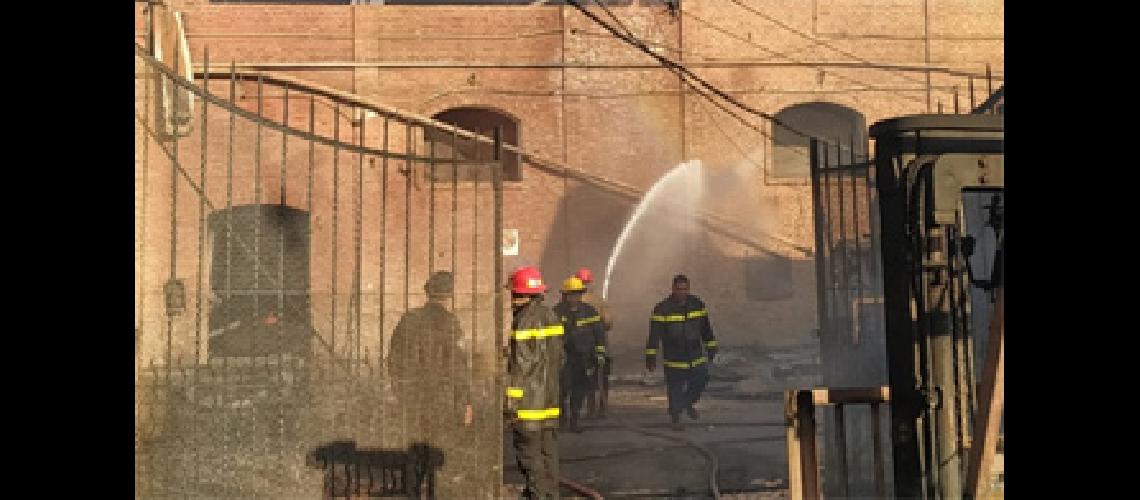 SE TRABAJOacute TODA LA NOCHE PARA EXTINGUIR EL FUEGO EN EL INGENIO LA ESPERANZA