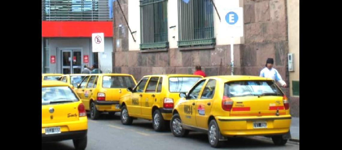 Aumentan tarifa de los taxis