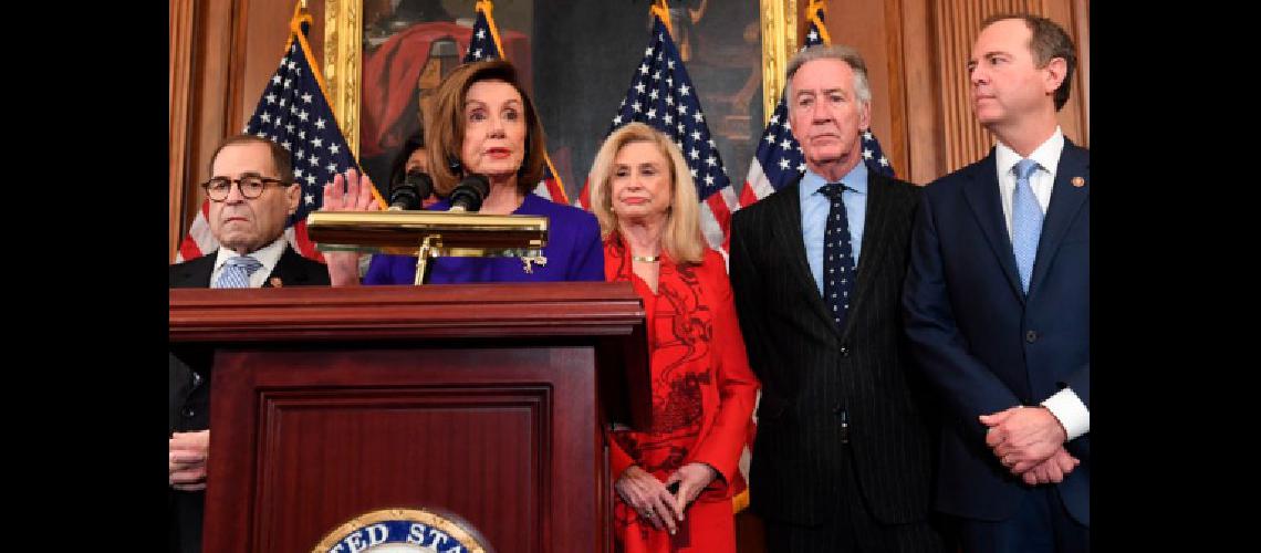 Trump acusado de abuso de poder y obstruccioacuten al Congreso
