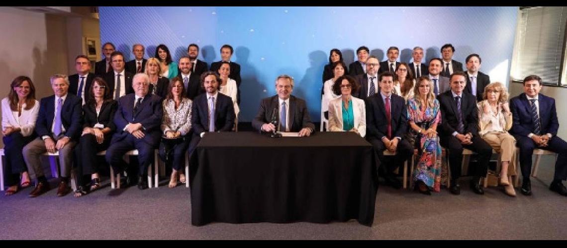 El Gobierno anunciaraacute bono para trabajadores