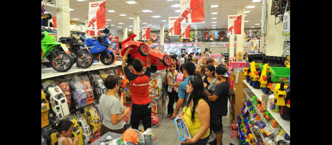 Las ventas de Reyes aumentaron entre 2-en-porciento- y 3-en-porciento- por las cuotas
