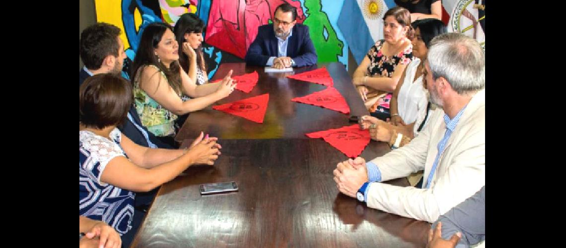 IMPLEMENTARAacuteN EN LAS COLONIAS EL PLAN #147YO SI TE CREO#148