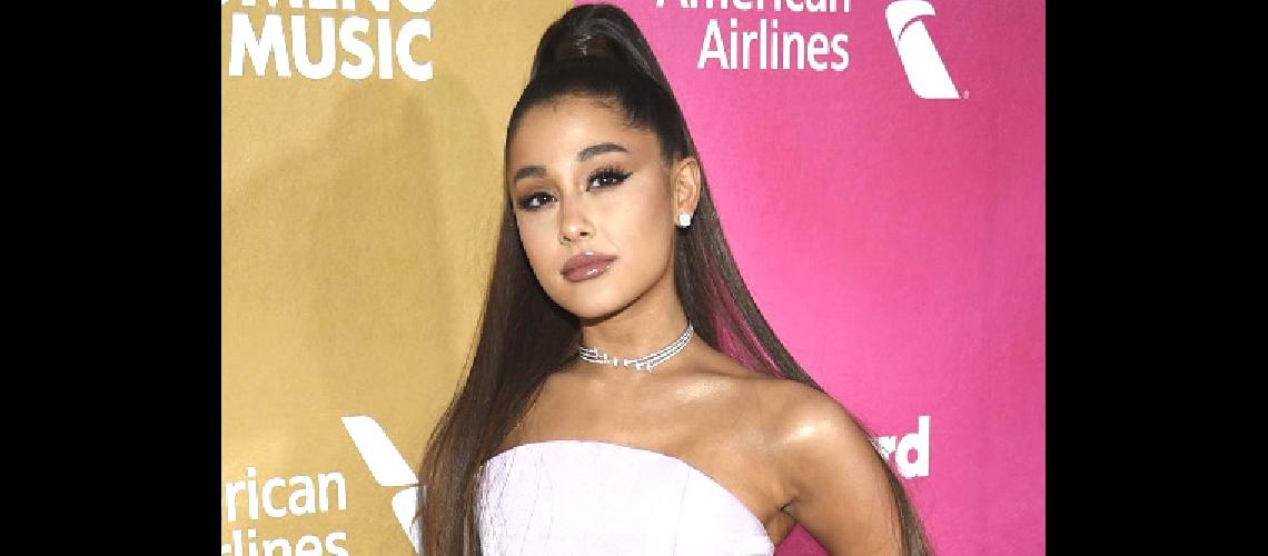 La poleacutemica invade a los Grammy a diacuteas de la gala