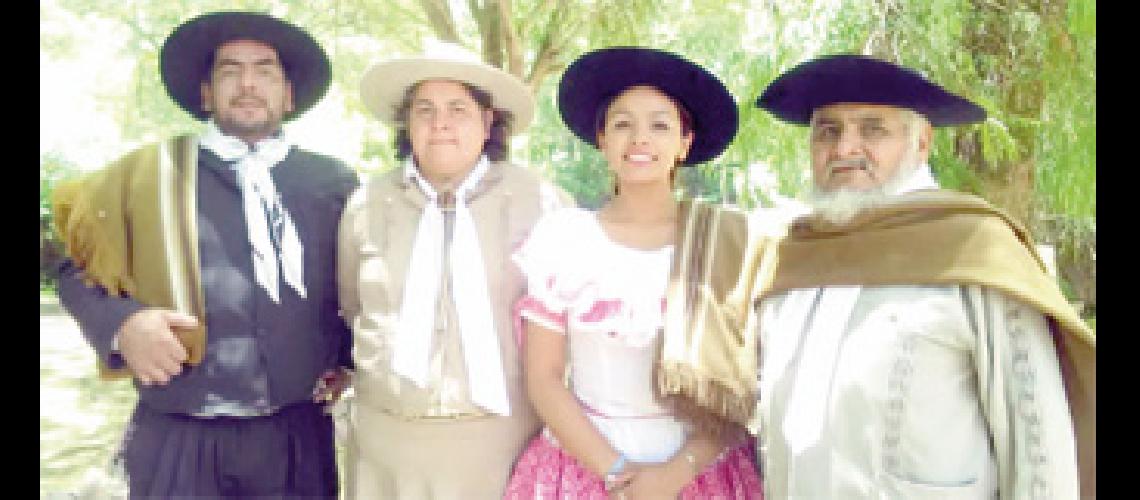 Marcha evocativa y patrioacutetica a caballo