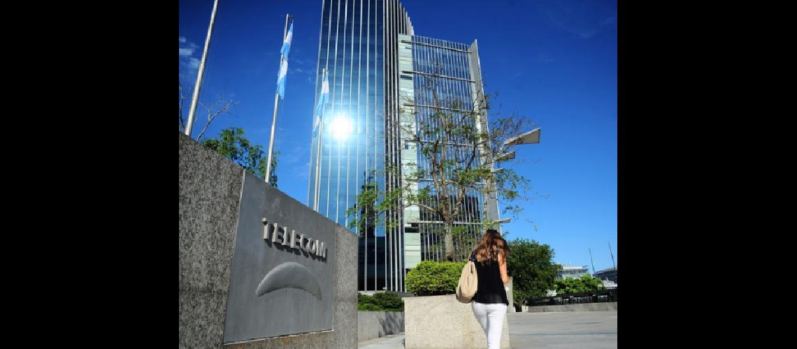 Telecom tomoacute deuda por 4200 millones a 12 y 18 meses en el mercado