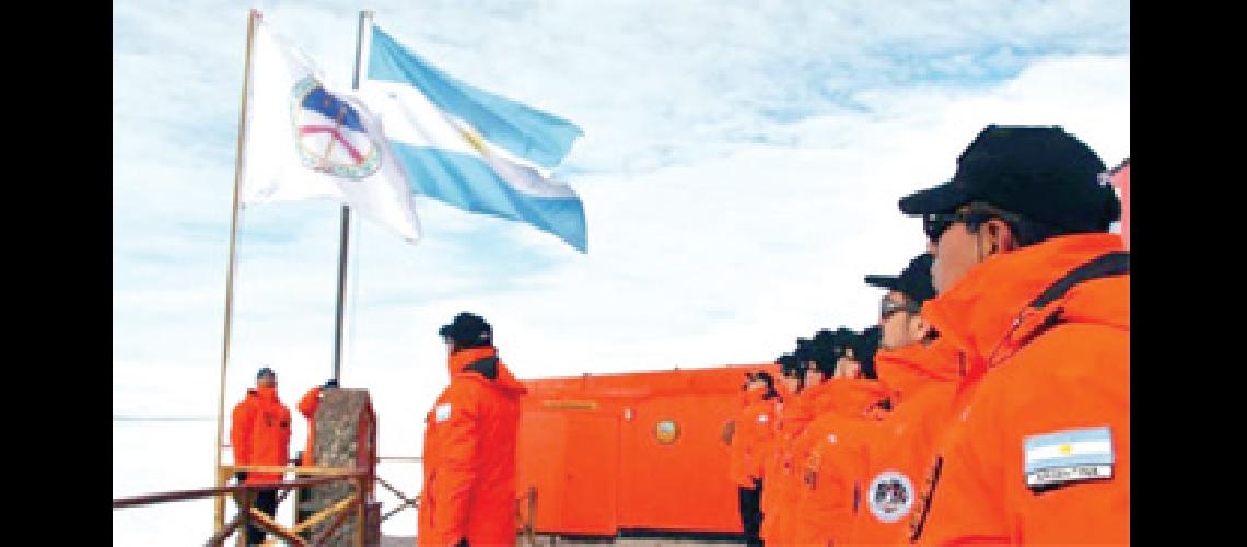 El pabelloacuten de la Libertad Civil flamea en la Antaacutertida