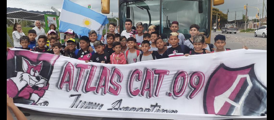 Chicos de Atlas compiten en Peruacute