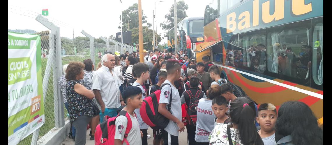 Chicos de Atlas compiten en Peruacute