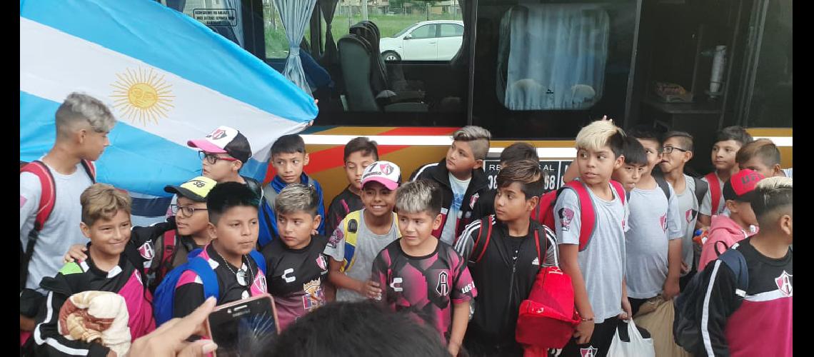 Chicos de Atlas compiten en Peruacute