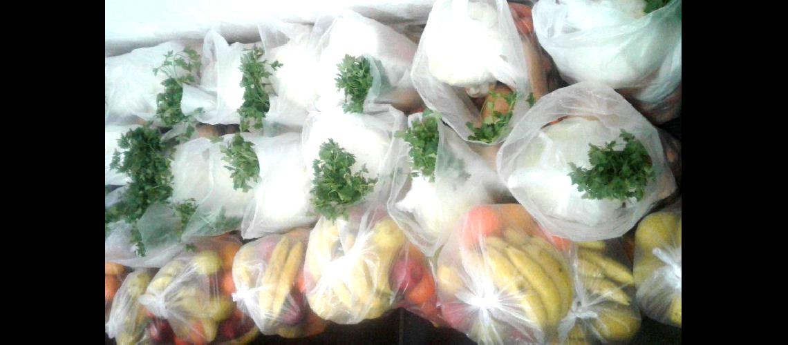 Abastecimiento de bolsones de frutas y verduras