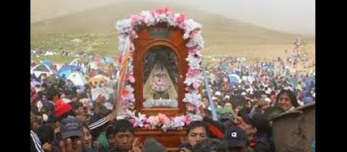 Este antildeo #147la Virgen (de Punta Corral) quiere que fortalezcamos nuestros cimientos en la familia#148