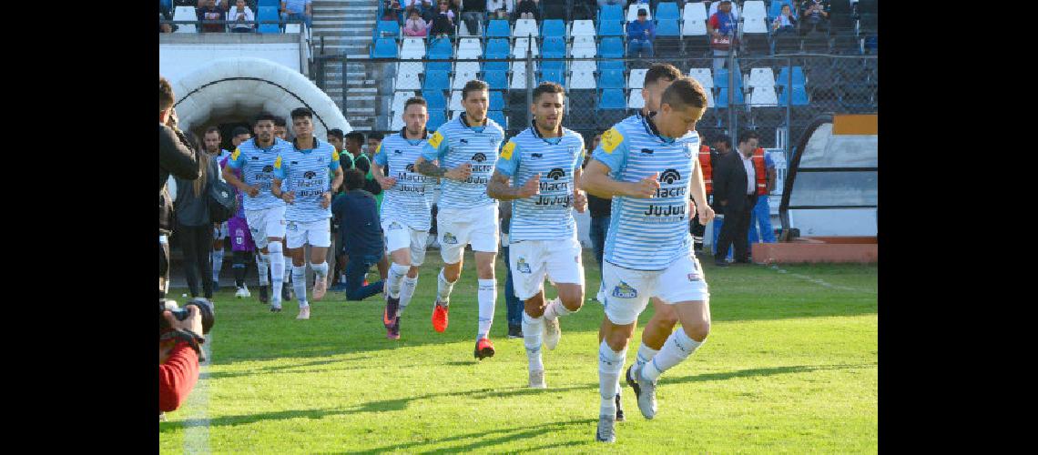 Gimnasia y Esgrima continuacutea  entrenando de manera aislada