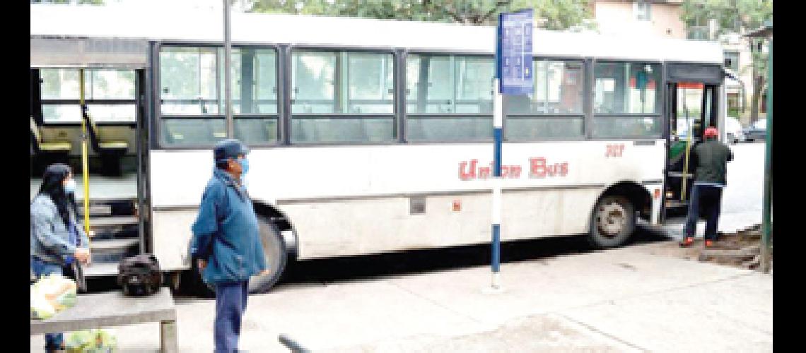 Transporte- medioacute el Gobierno y establecen un compaacutes de espera