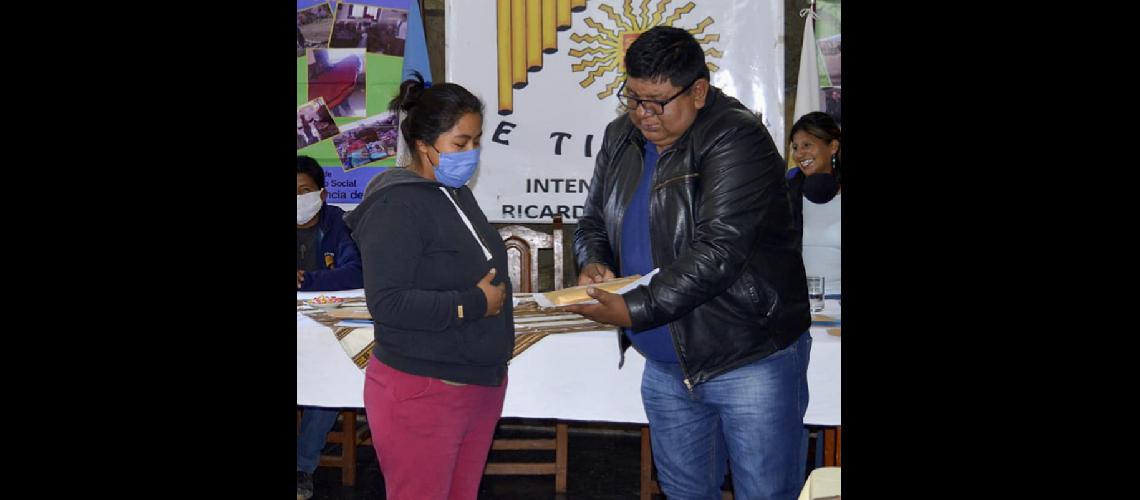 Emprendedores tilcarentildeos recibieron ayuda econoacutemica para afrontar la crisis