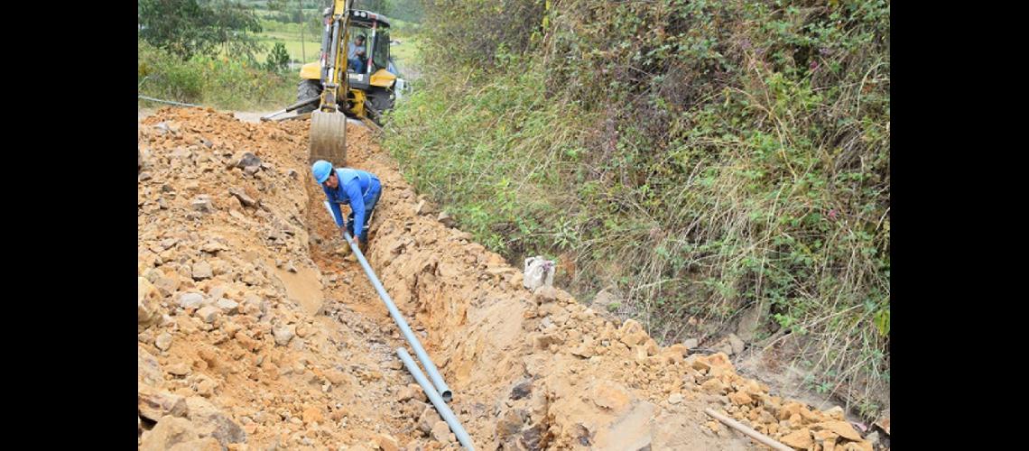 Obras para aumentar el transporte de agua a zona alta de Alto Comedero