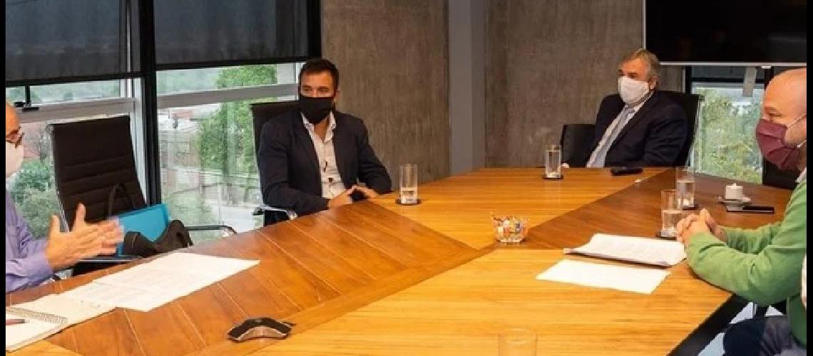 El Gobierno declararaacute la emergencia turiacutestica tras reunioacuten con empresarios