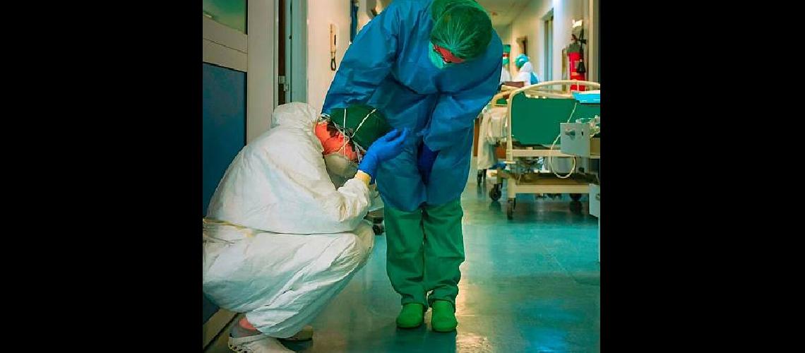 Murieron 24 personas en un diacutea por Covid-19