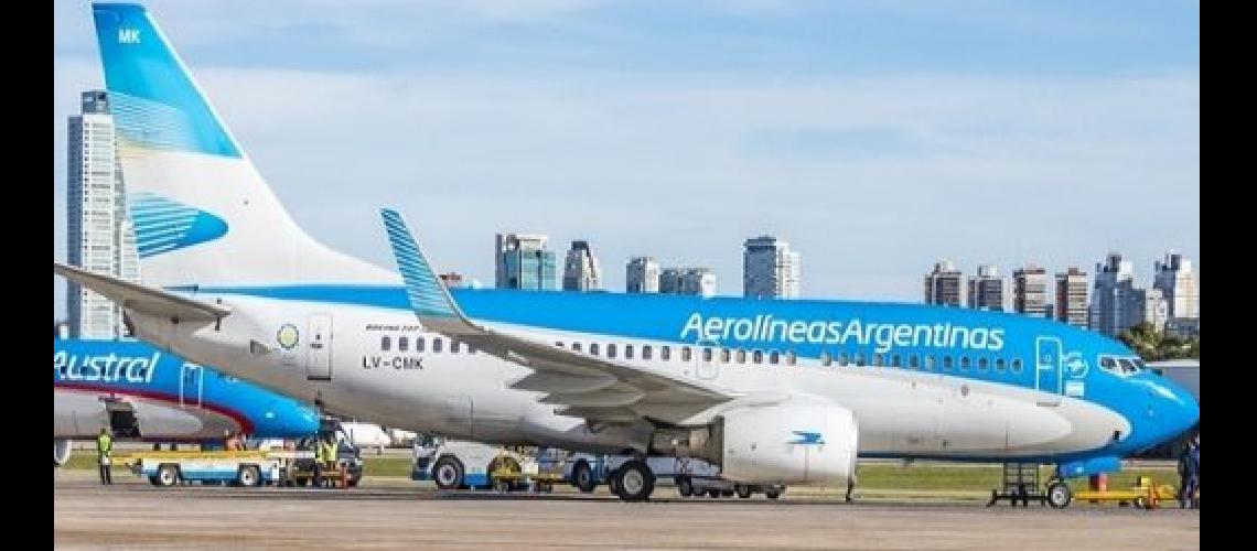 Aeroliacuteneas suspendioacute a 7500 trabajadores