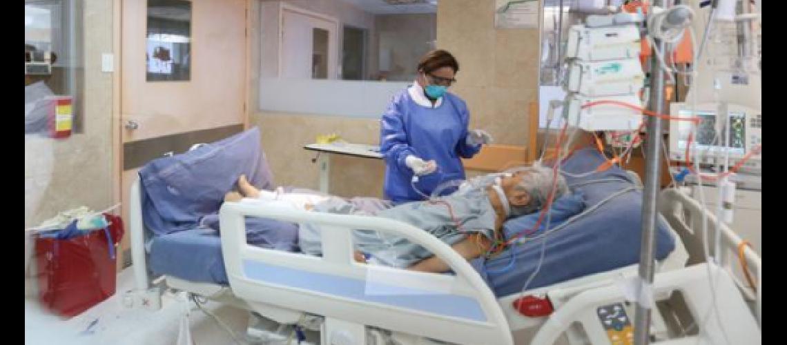 El paiacutes superoacute los 100000 casos en total de coronavirus