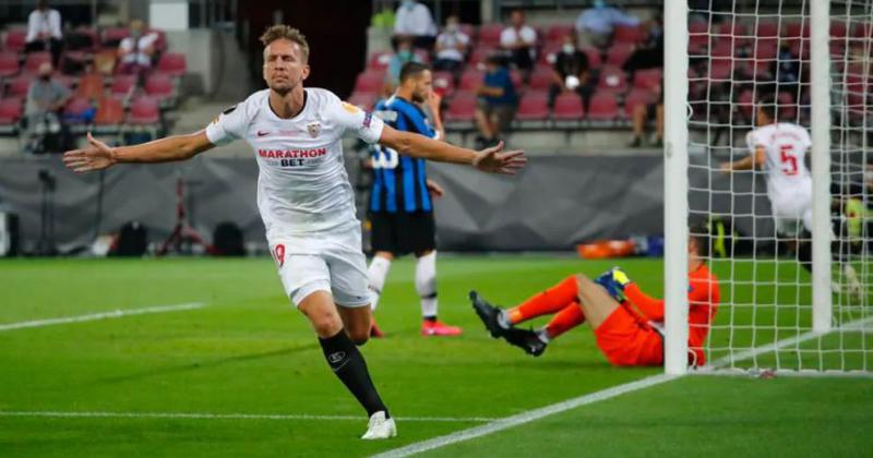 Luuk de Jong autor de dos goles para el Sevilla