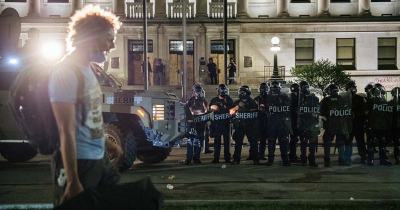 Crece la indignacioacuten en EEUU por la violencia racista policial 