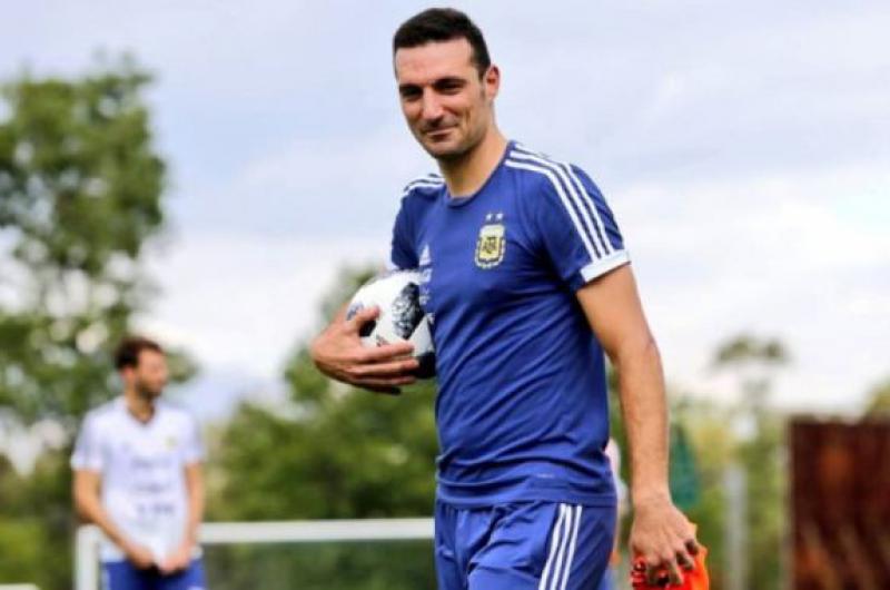 Scaloni ya estaacute en Buenos Aires a la espera de la definicioacuten de las eliminatorias