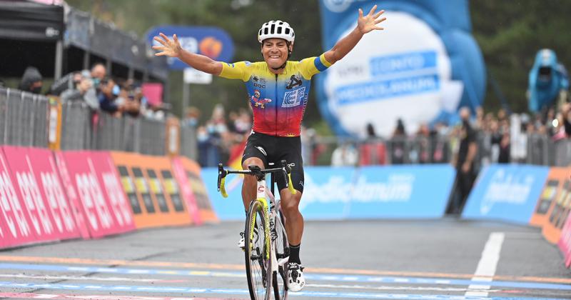 Jonathan Caicedo gana la etapa 3 del Giro dItalia