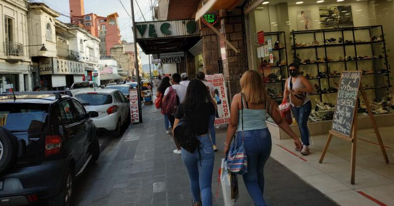 Comerciantes tuvieron un aumento en las ventas por el Diacutea de la Madre