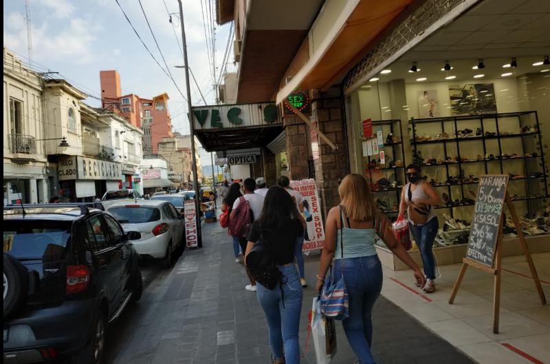 Comerciantes tuvieron un aumento en las ventas por el Diacutea de la Madre