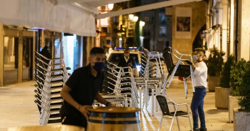 Cierre de un bar en el centro de Burgos España