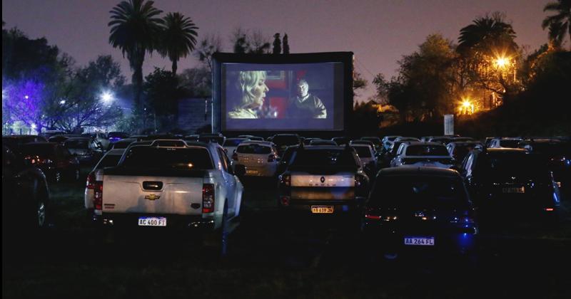 Mantildeana primera funcioacuten del Autocine de las Alturas en Perico con una funcioacuten para la nintildeez