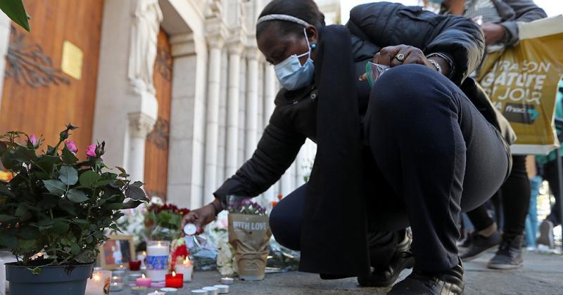 Francia llora a los muertos en la iglesia Notre Dame de Niza