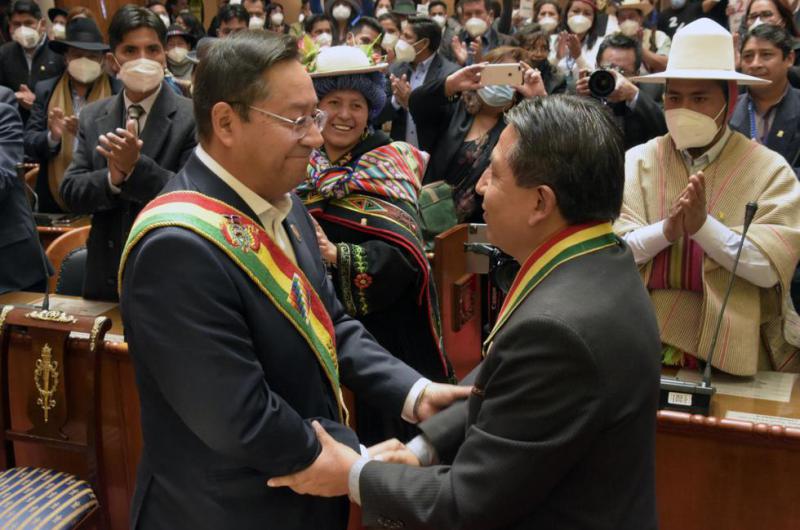 Luis Arce Catacora asumioacute en la Presidencia de Bolivia