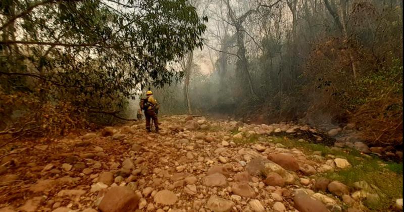 Combaten incendios en Jujuy San Luis La Rioja Salta y Catamarca