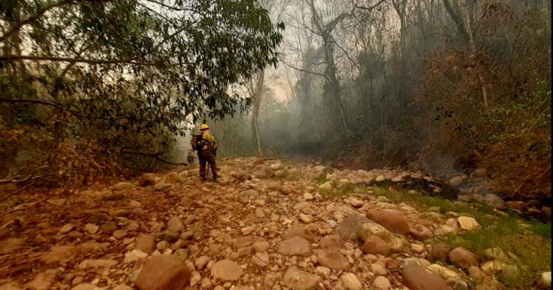 Combaten incendios en Jujuy San Luis La Rioja Salta y Catamarca