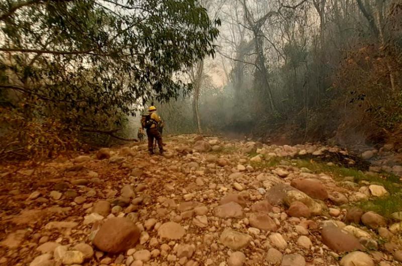 Combaten incendios en Jujuy San Luis La Rioja Salta y Catamarca