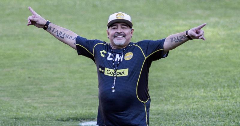 MURIOacute DIEGO ARMANDO MARADONA