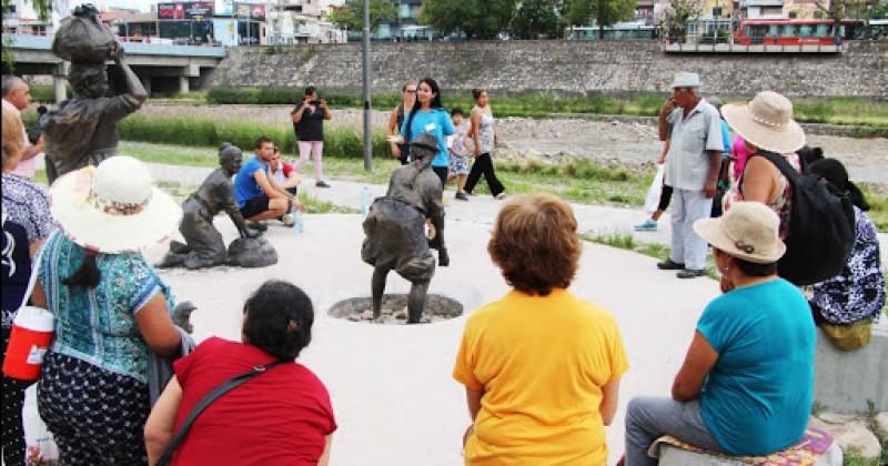 Ofrecen recorridos guiados por la ciudad