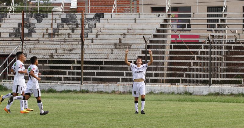 Altos Hornos Zapla goleoacute a Atleacutetico Cuyaya por 4 a 1