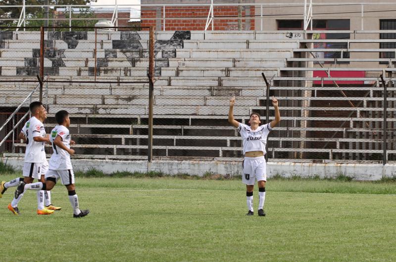 Altos Hornos Zapla goleoacute a Atleacutetico Cuyaya por 4 a 1