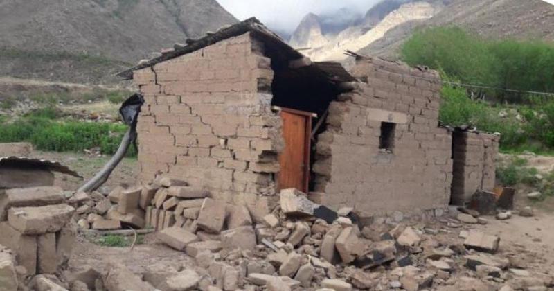 Provincia ejecuta trabajos viales y releva las zonas afectadas por el sismo en la Quebrada