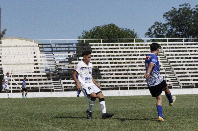 Zapla no tuvo piedad y humilloacute a Universitarios apabullaacutendolo por 10 a 0