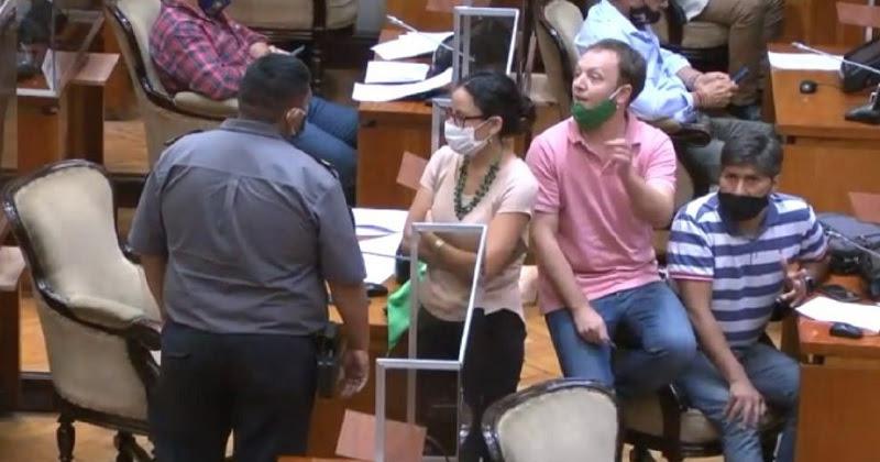 Reclamo por impedimento para hacer preguntas al ministro de Hacienda