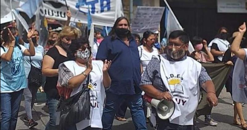 El sindicalista Roberto Baradel participoacute de la marcha de ADEP