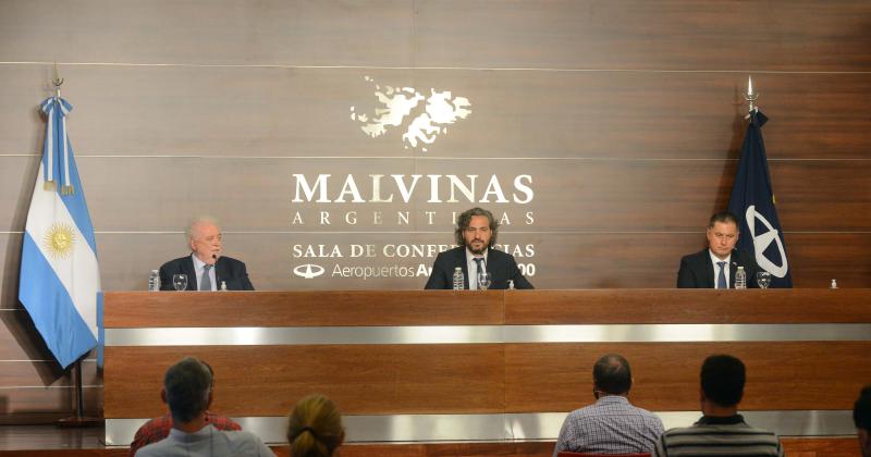 Conferencia de prensa en Ezeiza