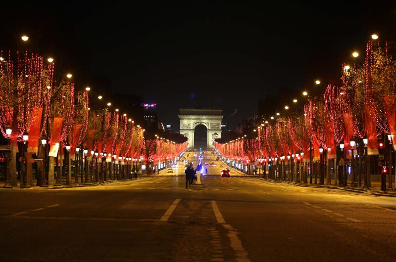 Campos Eliseos en Paris muy pocos festejos