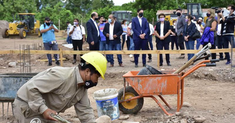 Recorrida por obras en Santa Clara de dos nuacutecleos educativos inicial y primario