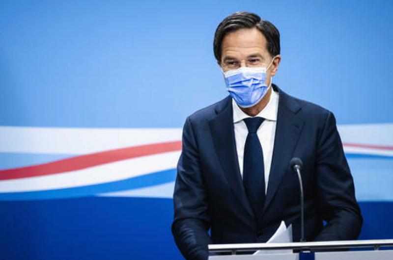 El Gobierno de Holanda dimitioacute por el escaacutendalo sobre los subsidios familiares 