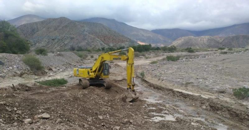 Obras de mitigacioacuten y mantenimiento hiacutedrico en zonas de Quebrada y Yungas